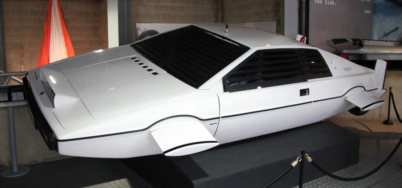 James Bonds Lotus Esprit Submarine Car 01