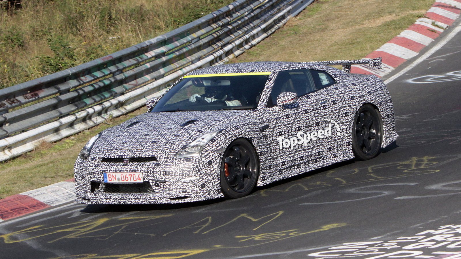2015-Nissan-GT-R-Nismo