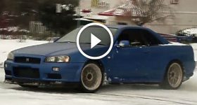 DRIFTING IN SNOW Nissan Skyline R34