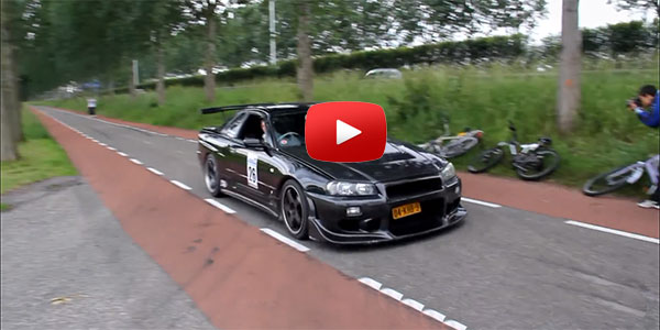 Nissan R34 Skyline GT-T Burnout