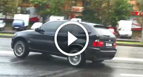 BMW X5 Drifts in the city
