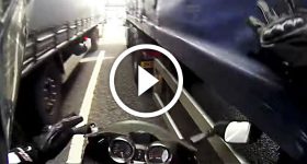 MOTORCYCLIST tries to FIT BETWEEN 2 TRUCKS! See if He Succeeds!