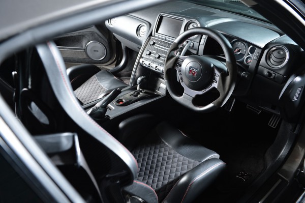 litchfield-nissan-gt-r-lm900-steering wheel