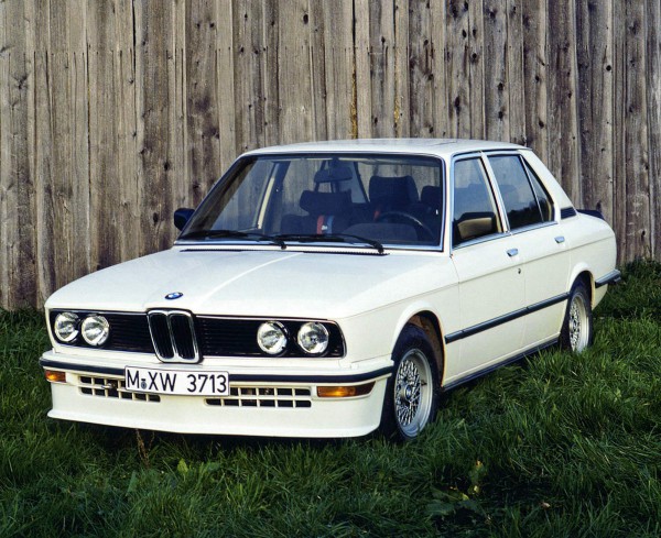 1980_BMW_M535i__E12 front three quarters