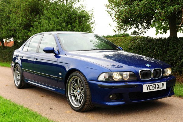 BMW_M5_E39_(Blue) side three quarters