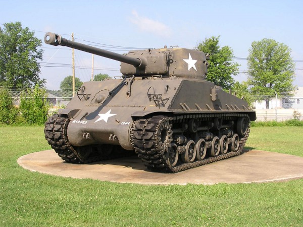 Tank Sherman M4 side front three quarters