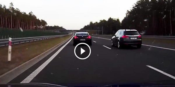 BMW m5 e39 trying to follow behind nissan gtr on the highway