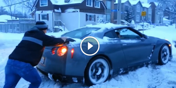 Canadian Snowstorm Dominates The Nissan GTR 1