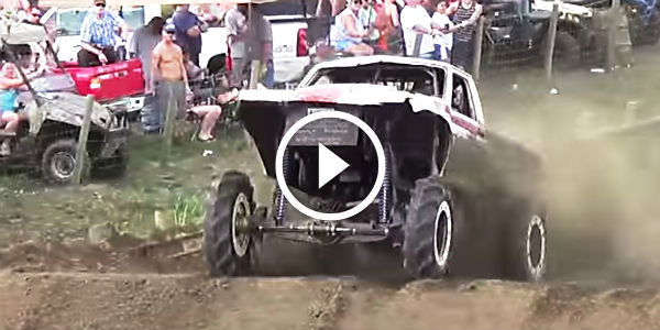 HURRICANE MEGA TRUCK...hittin' huge air...in UNLIMITED CLASS Race
