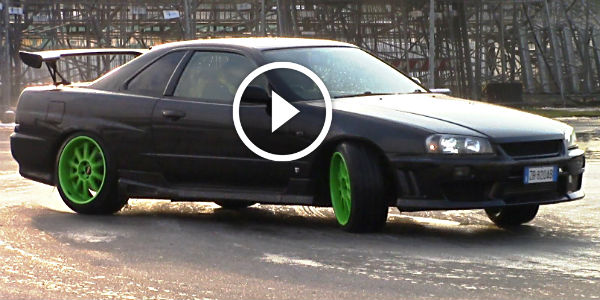 RWD Nissan Skyline GTT R34 Trying to Do Some Donuts