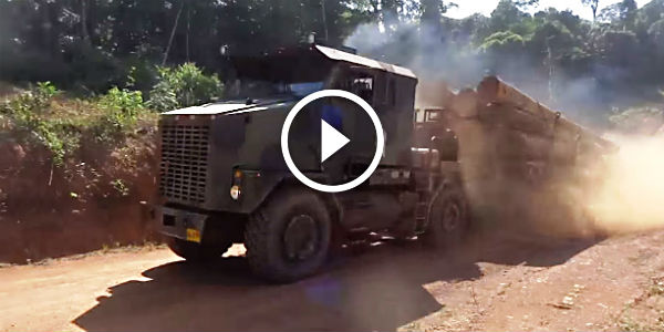 The Biggest Military Truck in Action!! Oshkosh HET M1070