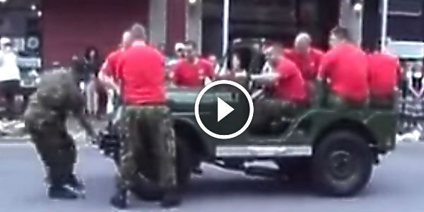 Army Crew Tears Apart & Rebuilds Jeep in Four Minutes