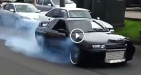 All Wheel Drive GTR Burnout R32 Smokes It Up The Main Street