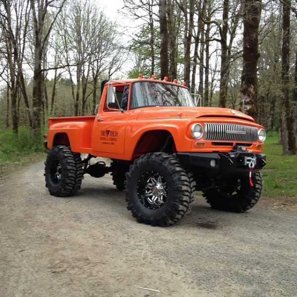 12v Cummins 1965 International Stepside front three quarters