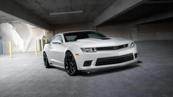 2015 Camaro Z28 front three quarters