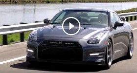 Yamaha R1M drag races R35 GTR on the street!