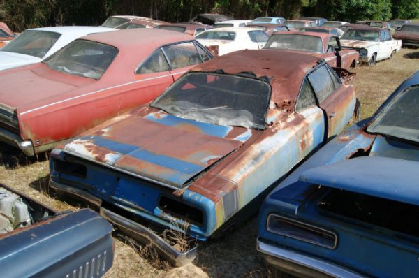 1970-dodge-coronet-rt in a junkyard at carolina hills