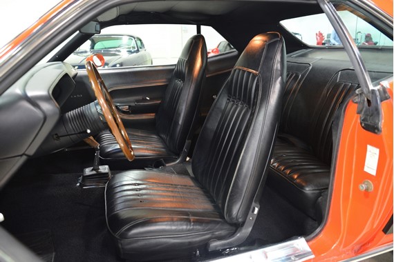 1971 Plymouth Cuda HEMI  front seats side view