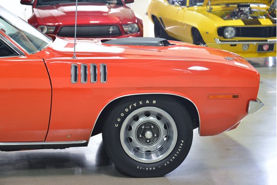 1971 Plymouth Cuda HEMI  front wheel close up