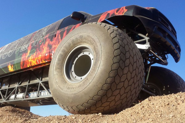 sin-city-hustler-monster-truck-front tire close up