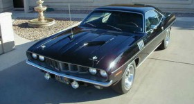 1971 Plymouth Barracuda front three quarters - cl