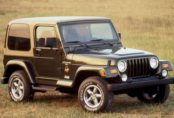 1997 Jeep Wrangler Sahara front three quarters