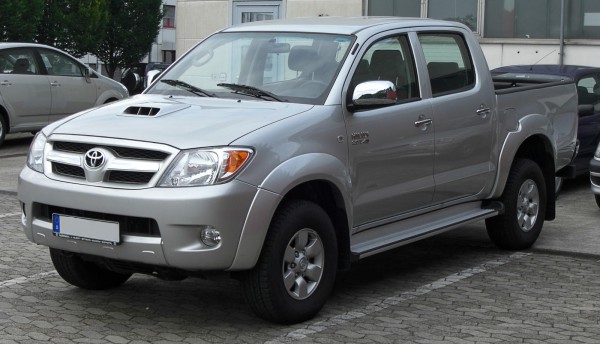 Toyota_Hilux_Double_Cab_3.0 front three quarters