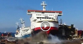 Dramatic crash footage Ferry crashes onto shore in Turkey