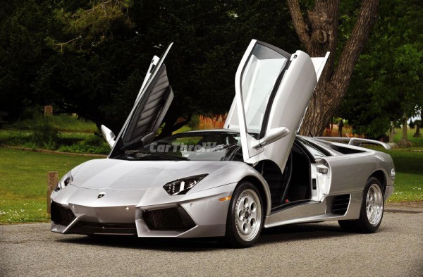 Lamborghini Diablo-Aventador front three quarters