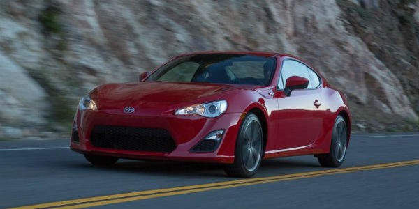2015-2016 Scion FRS front three quarters in motion - cl