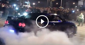 Nissan Skyline GTR R33 - Drifting Burnout and Donuts
