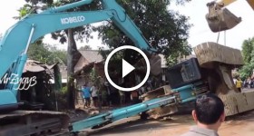 Excavator Accident Kobelco SK200 Fuso Self Loader Truck Heavy Recovery