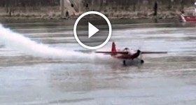 Guinness record aerobatics attempt with almost crash at A Nagy Futam 2016, Budapest