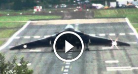 Vulcan XH558 Arrives at Farnborough Airshow. Head-On Wheelie Style.
