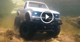 INCREDIBLE 4x4 RC Truck Water Crossing POV!! Underwater Footage Of 2 Toyota Hilux 4x4 RC Trucks FPV
