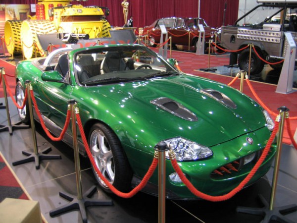 Jaguar XKR front three quarters