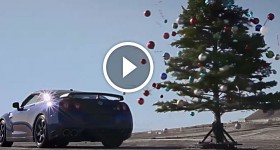 Undecorating the Tree with a Nissan GT-R - Christmas Tree Undecorated