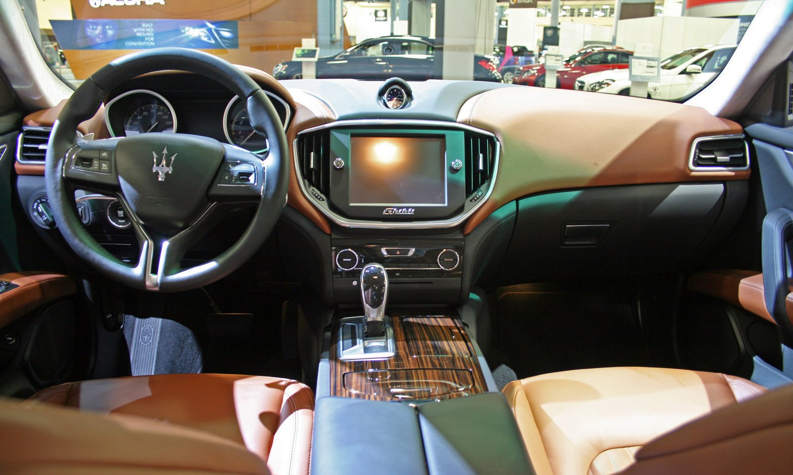 2014-Maserati-Ghibli