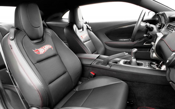 2013-chevrolet-camaro-ss-hot-wheels-special-edition-interior