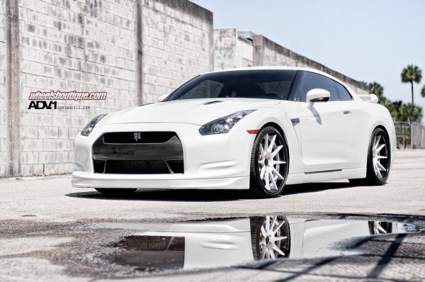nissan_r35_gtr_on_adv10_deep_concave_wheels_front three quarter left side