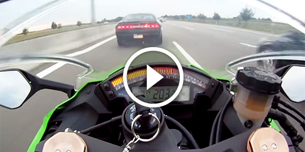 Kawasaki zx-10r vs Dodge Challenger ST8 670HP