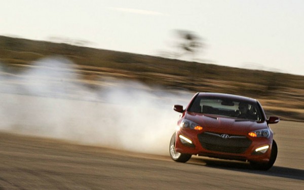 hyundai-genesis-coupe-burnout