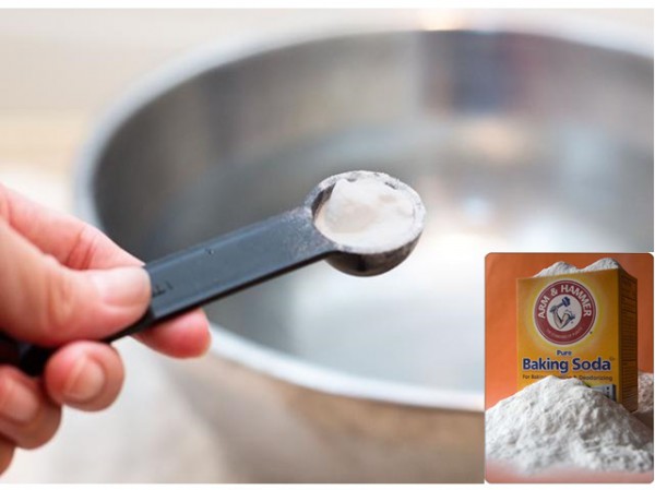 teaspoon with baking soda