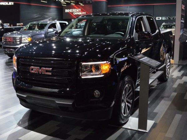 2015 GMC Canyon Nightfall Edition front three quarters