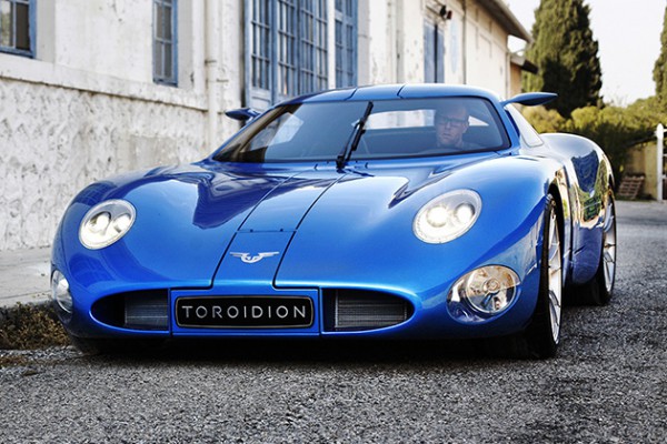 Toroidion-1MW-Electric-Supercar-Concept-front three quarters