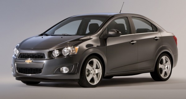 2013 Chevrolet Sonic front three quarters