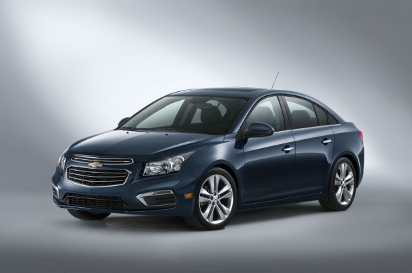 2015 Chevrolet Cruze front three quarters