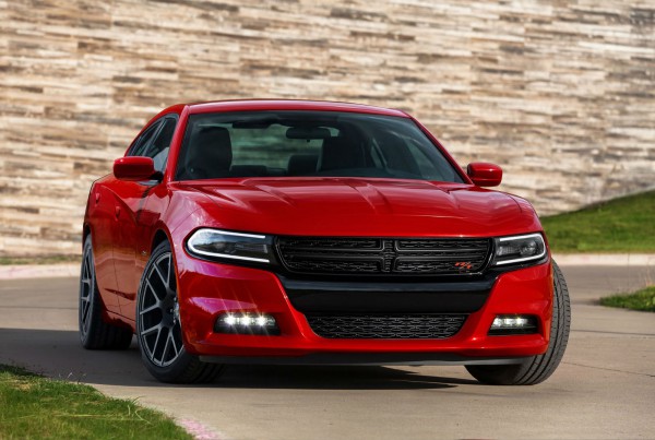 2015 Dodge Charger RT front three quarters