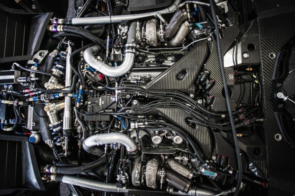 2015 Nissan GT-R LM NISMO LMP1 engine top view