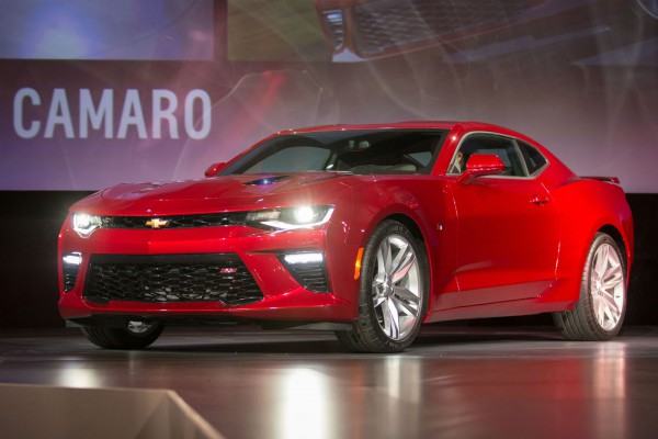 2016 chevrolet-camaro front three quarters